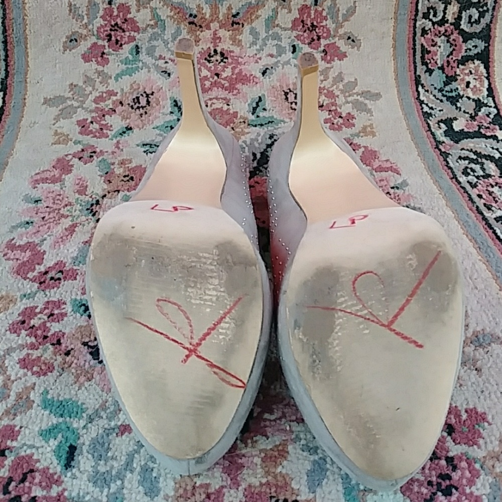 Charming Charlie Faux Gray Suede Heels - Size 7 - Picture 4 of 5